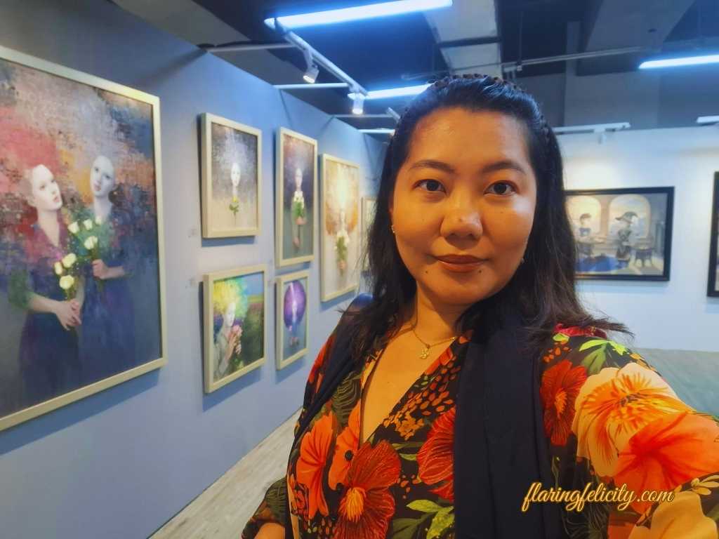Jonah Chipeco blogger selfie at Art Fair Philippines 2026 featuring contemporary Filipino artworks during Art Month Philippines 2026